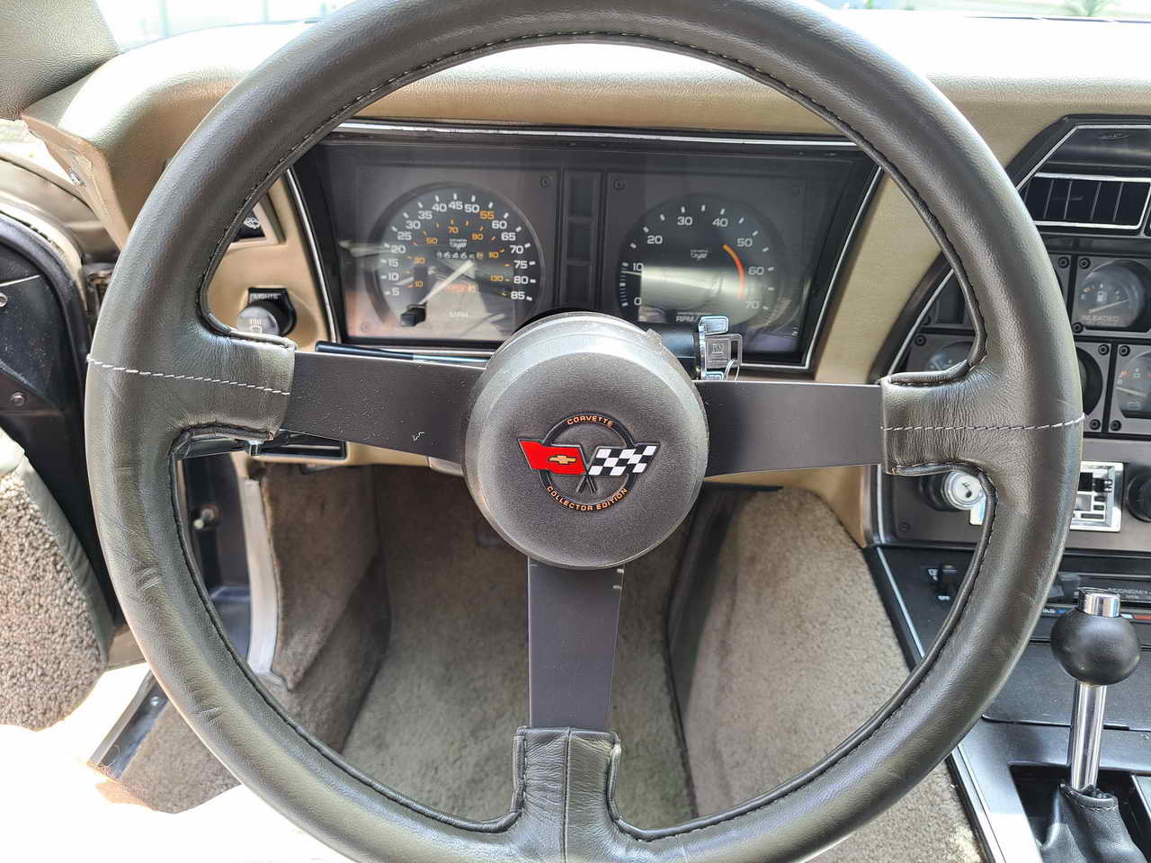 1982 Corvette Coupe Silver-Beige