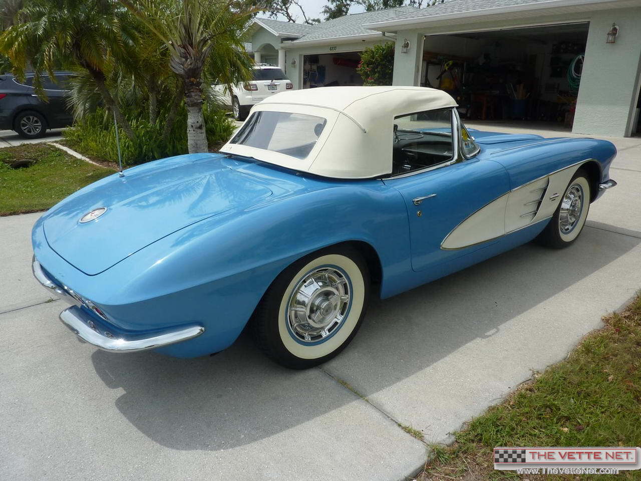 1961 Corvette Convertible Jewel Blue - White Coves